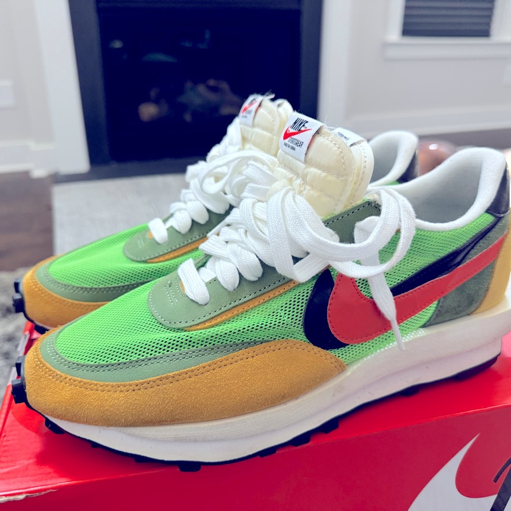Size 10.5 Nike Waffle/Sacai in excellent condition.